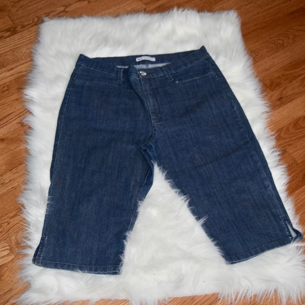 Lee Classic Fit Denim Capri.